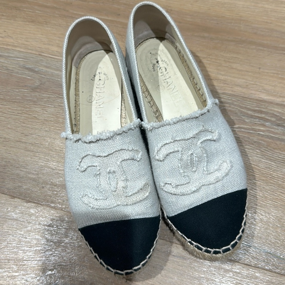CHANEL Cream Canvas Espadrilles with Black Cap Toe and CC Logo